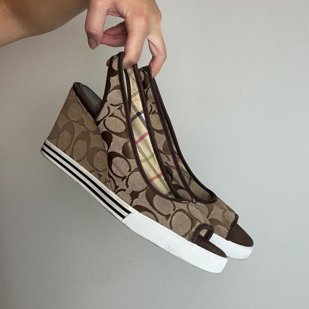 Coach Women's Brown and Tan Sandals
